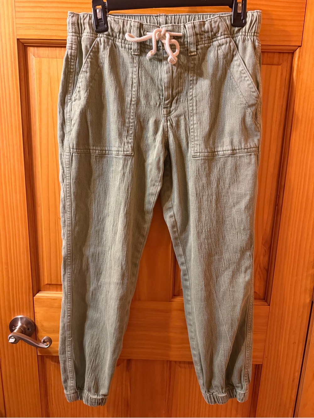 Women’s Lightweight Drawstring Jogger Pants in Sage Green